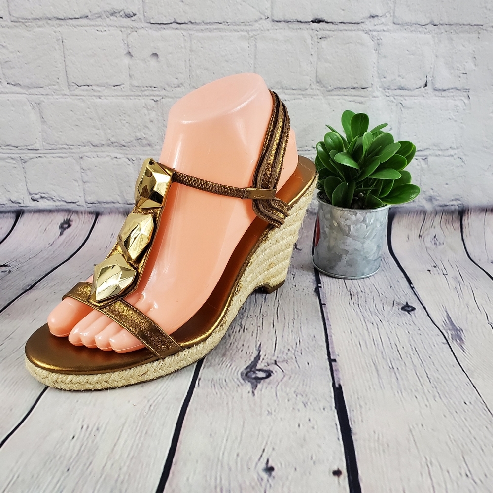 Gorgeous Diane Von Furstenberg Wedges Gold